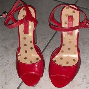 Cute red heels!